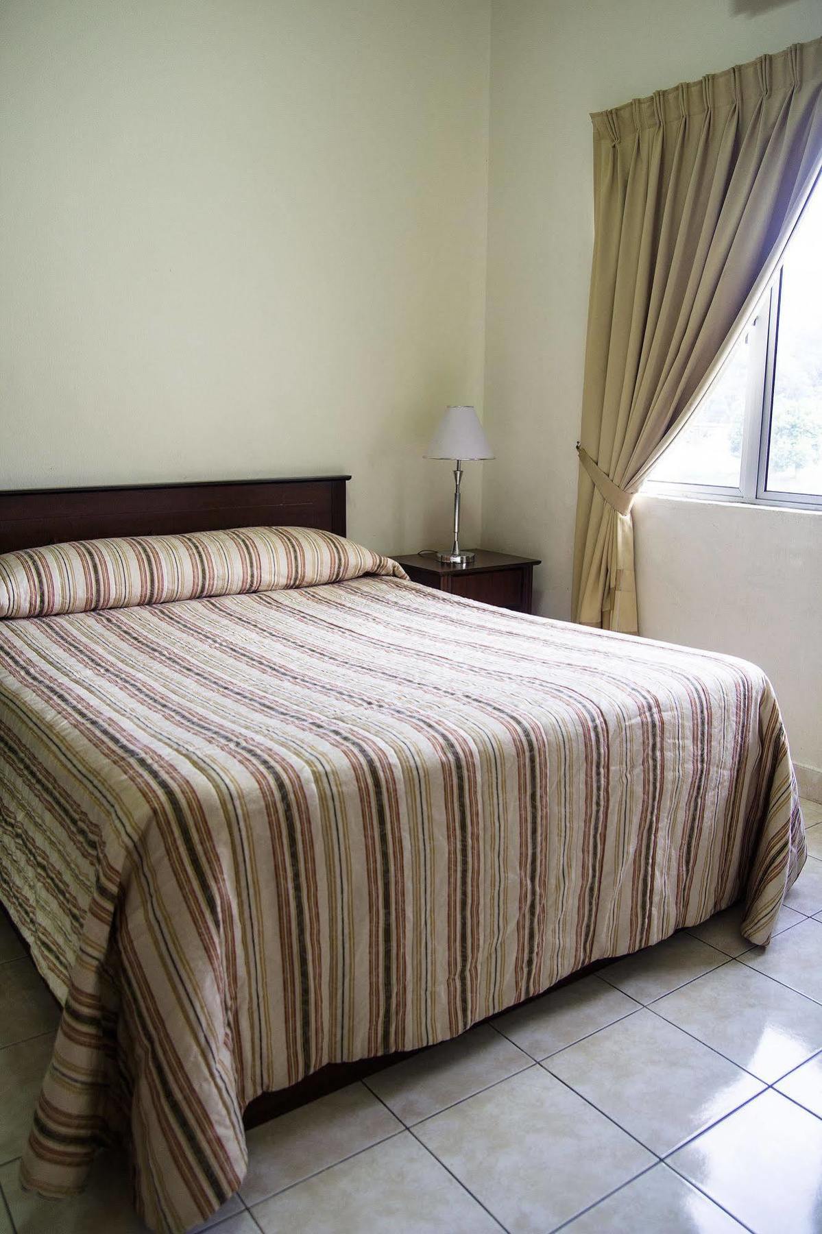 Suria Service Apartment-Hotel Bukit Merah Exterior foto